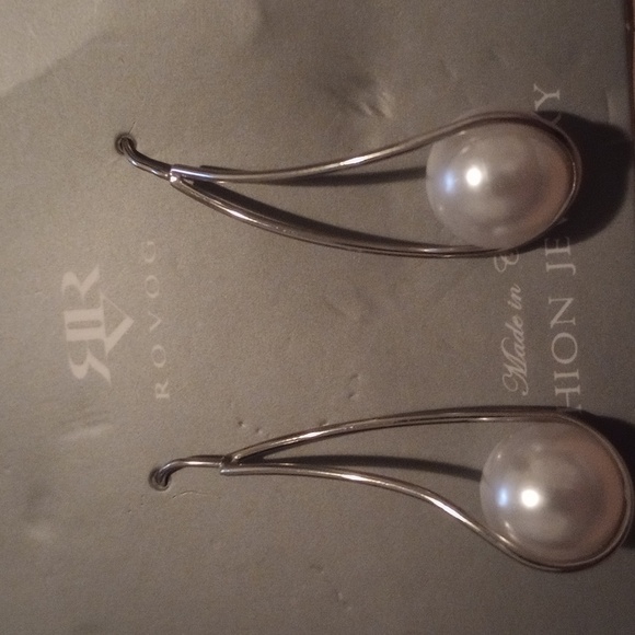 🎆2/$20 NWT STERLING SILVER Pearl Drop Earrings - Picture 1 of 5